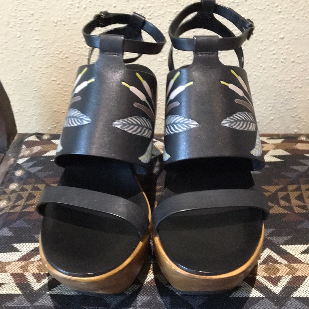 Designer platform sandals - Picture 3 of 8
